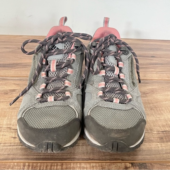Columbia Gray & Pink Waterproof Low Hiking Shoe Techlite Omni-Grip Sole Size 6.5 - Picture 3 of 10